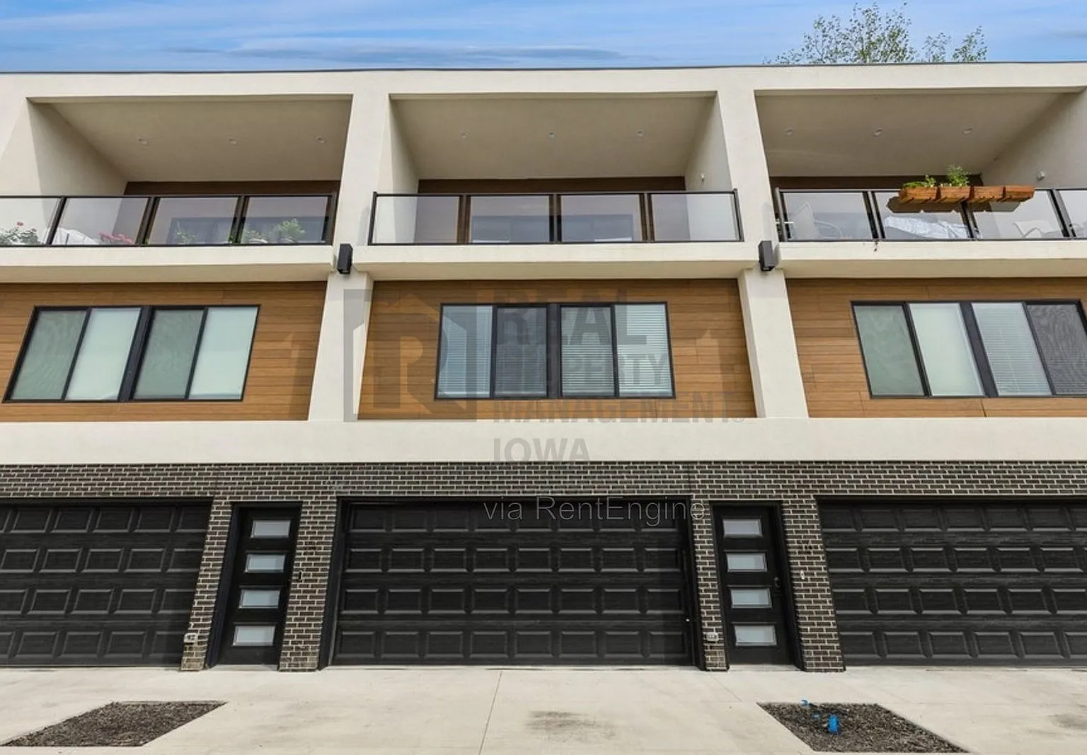 2 bed, 2.5 bath, 1699 sqft, $2,095 — Photo 1