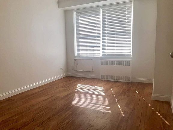 4th image of 747 10th Ave APT 20E