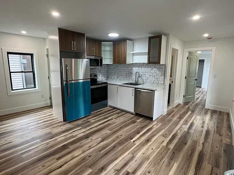 26 W Bridge St #6 — Photo 1