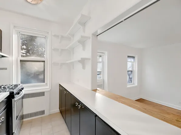 25 Plaza Street West image 13 of 19