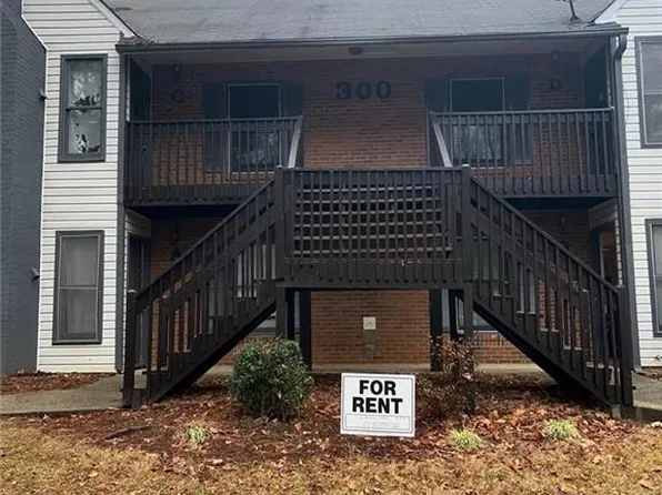 300 E Burns Ct SE #D, Marietta, GA 30008