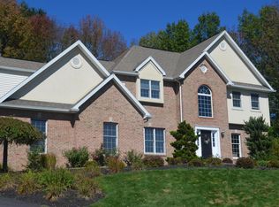 4 Winding Way, Dallas, PA 18612