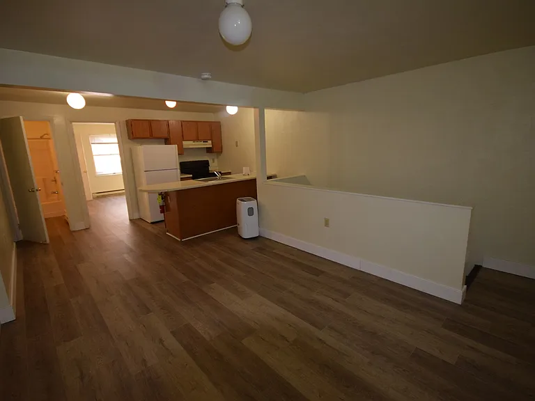 200 Bradley Ave — Photo 9