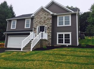 94 W View Dr, Akron, PA 17501