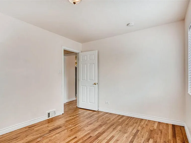 3400 Dexter St — Photo 15