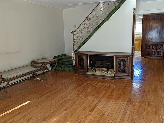 4th image of 1575 E 34th St