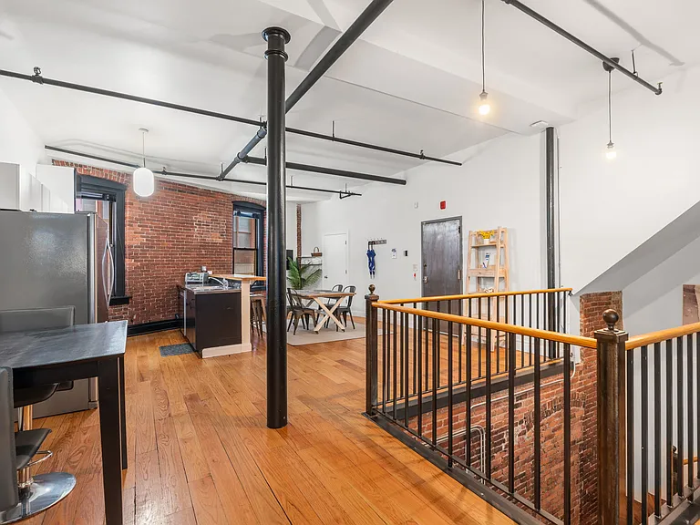 19 Stanhope St #1B — Photo 23