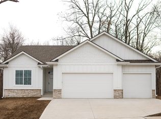 5633 Walnut Ridge Dr, Des Moines, IA 50317