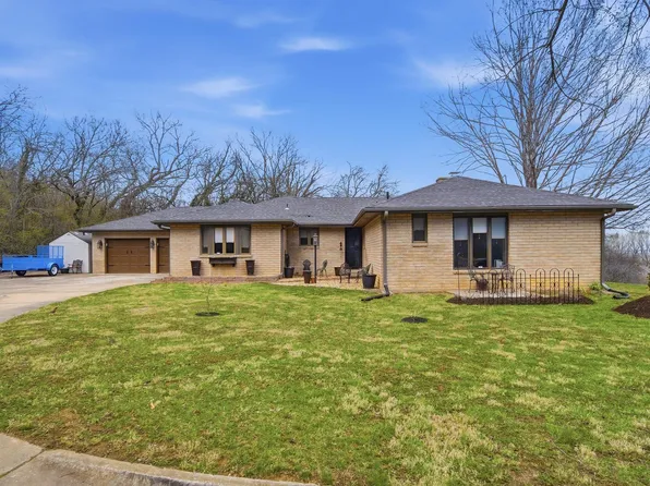 5425 SW Mission Ave, Topeka, KS 66610