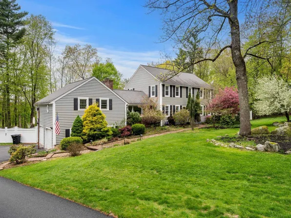 13 Birchwood Circle, Bedford, NH 03110