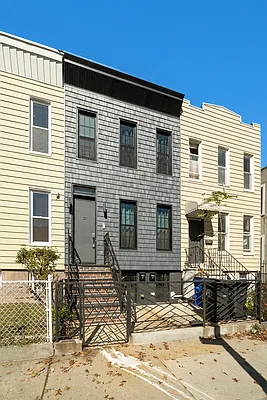 Building, photo 1