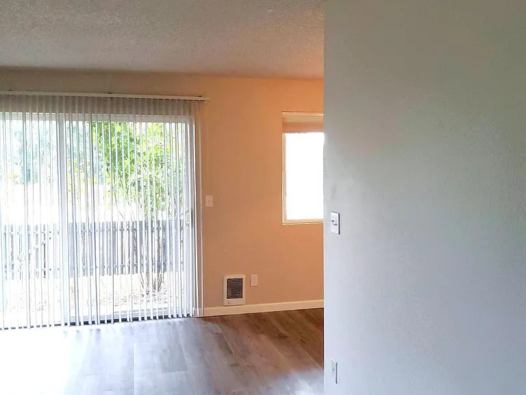 2100 Eldridge Ave — Photo 8