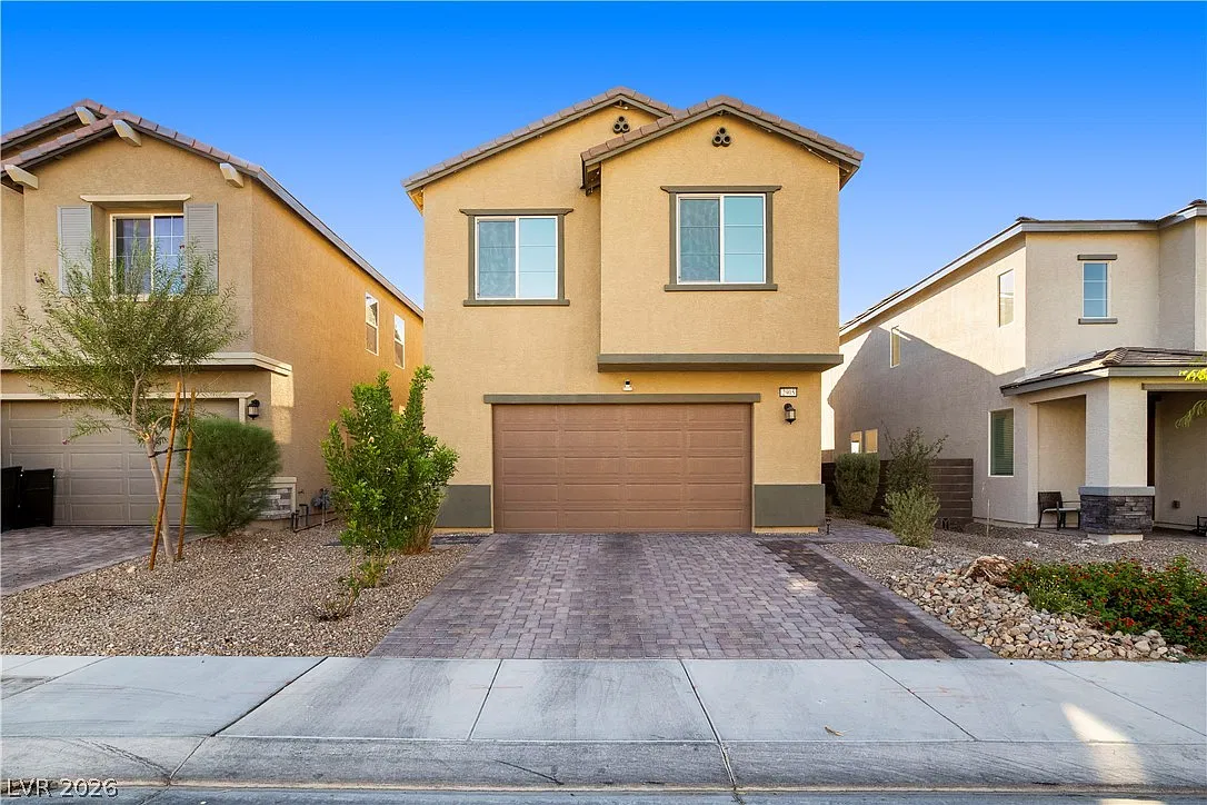 5 bed, 3.5 bath, 2642 sqft, $2,800 — Photo 1