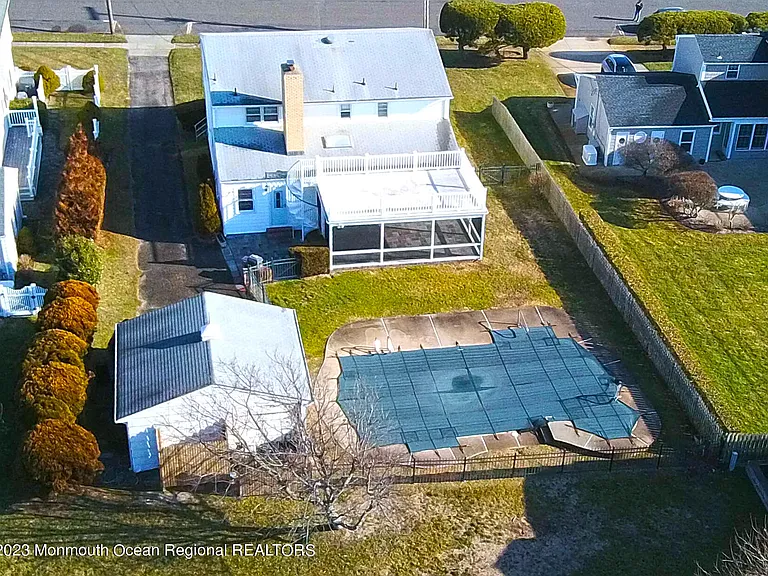 7 Howell Ave — Photo 36