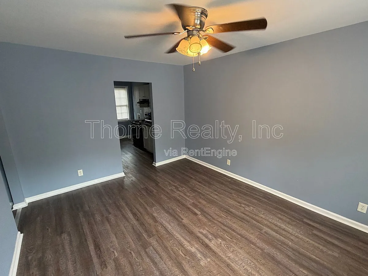 Building Photo - 704 Pinehaven Dr