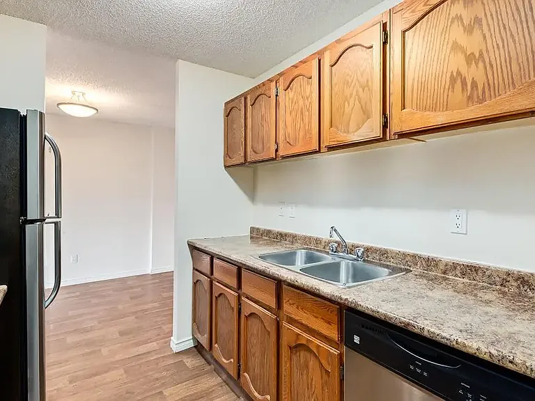 1825 Woodview Dr SW — Photo 38