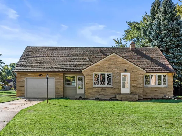 7921 W Whitaker AVENUE, Greenfield, WI 53220