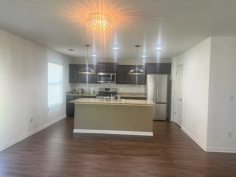 4599 Woodford Cir — Photo 4