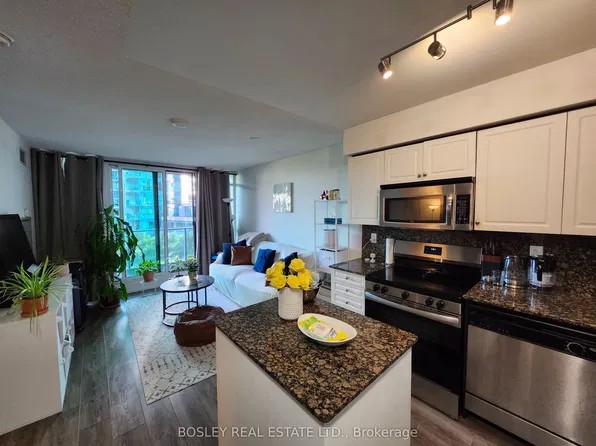 215 Fort York Blvd, Toronto, ON