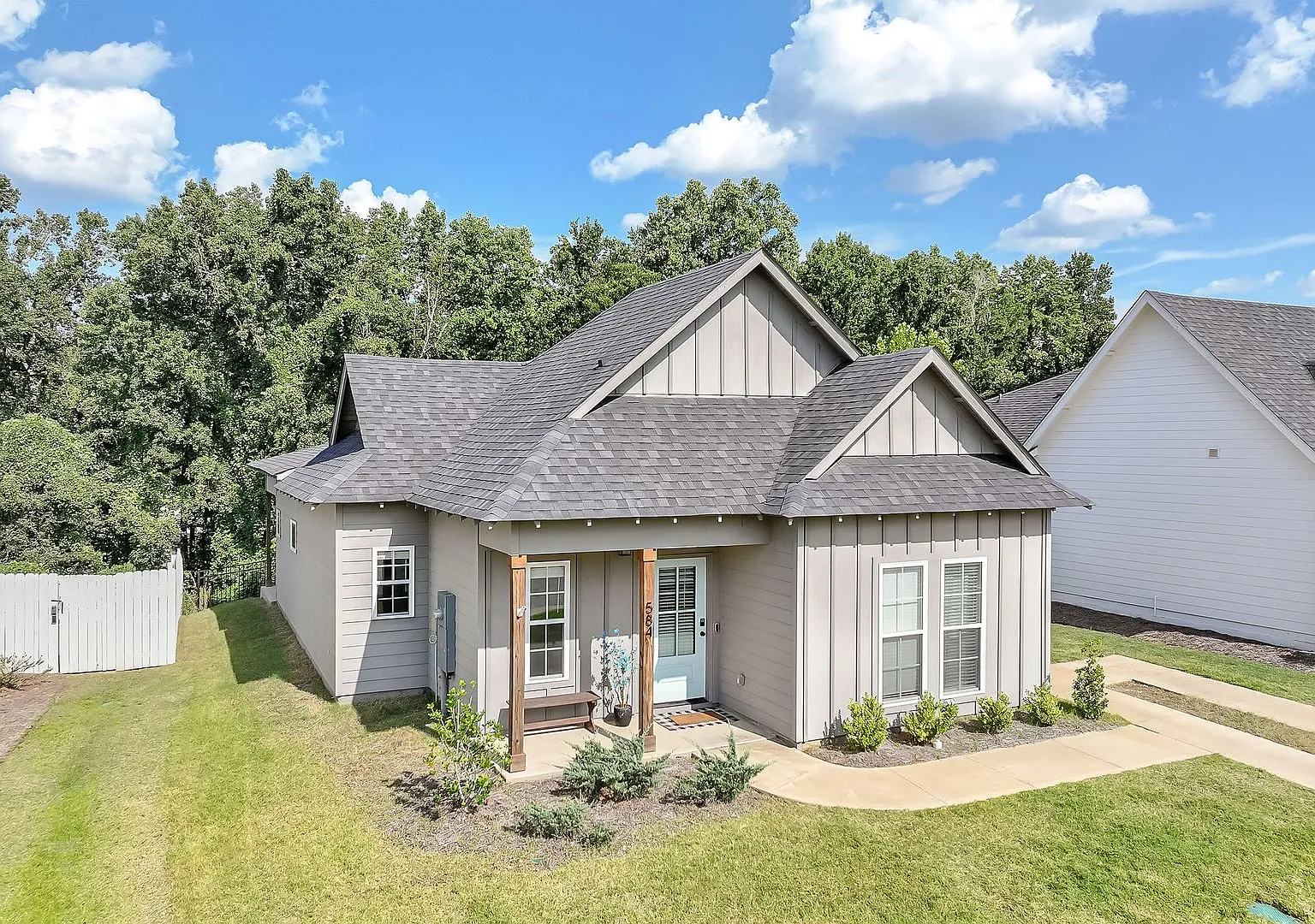 584 Piper Avenue - 3 Bedroom Cottage House in Auburn, AL — Photo 1