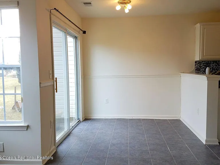 11 Hawthorne Dr — Photo 4
