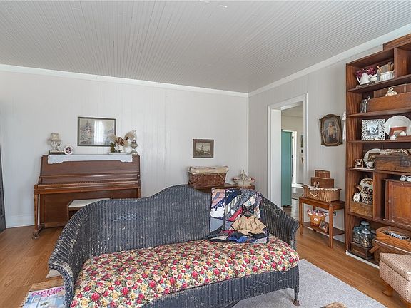 3rd image of 6735 SE 60th St