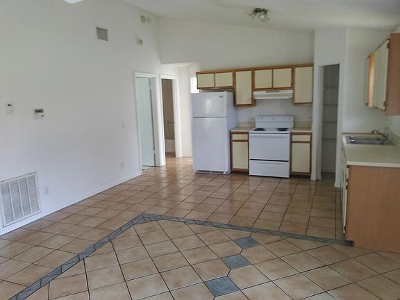 3rd image of 1466 22nd Ave SW