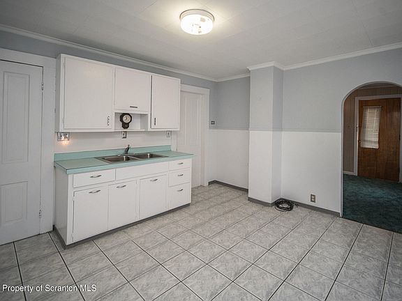 2nd image of 849 Throop St