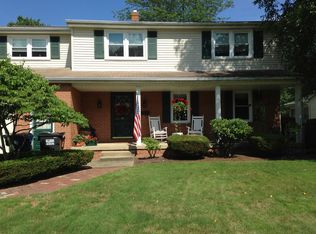 492 Oakridge Dr, Youngstown, OH