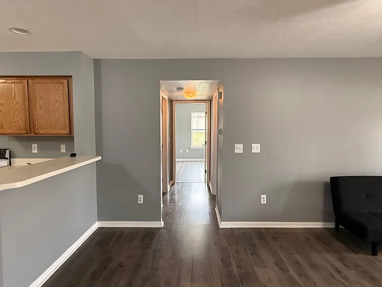 1401 Millbrook Trl — Photo 3