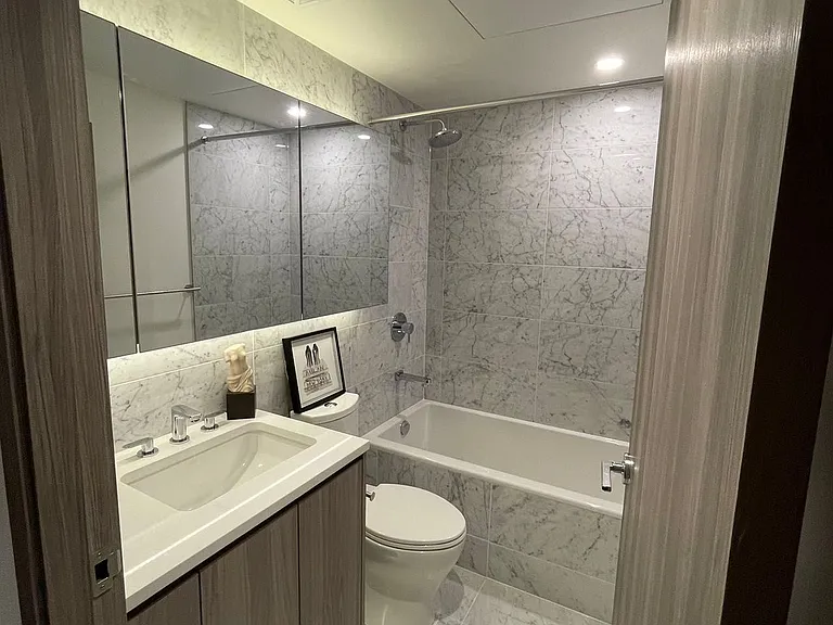 85 McMahon Dr #907 — Photo 7