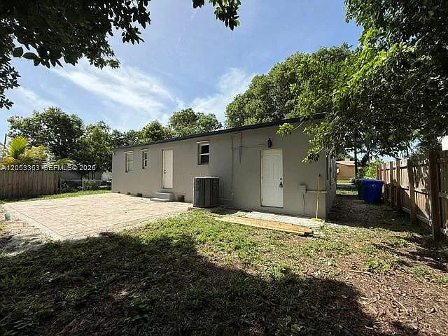 1121 NW 56th St — Photo 3