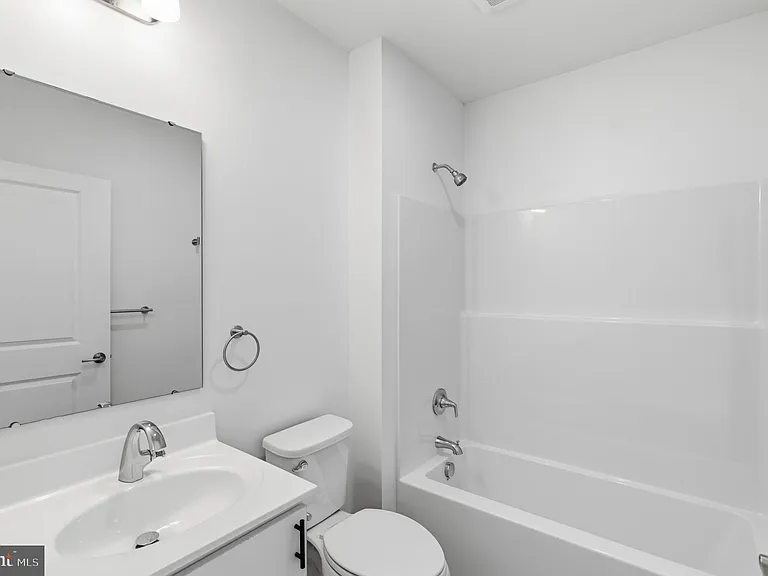 915 N Broad St #604 — Photo 17
