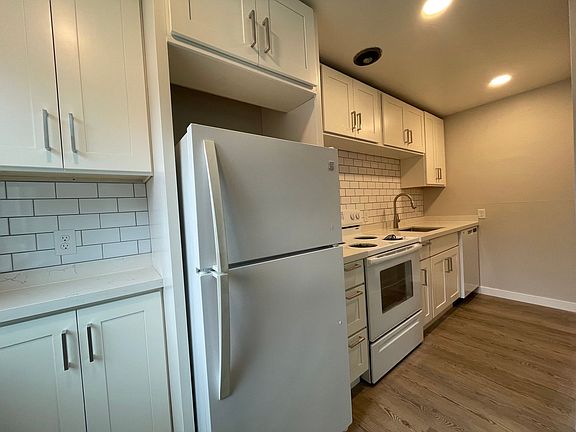 5th image of 23 Valley St #102