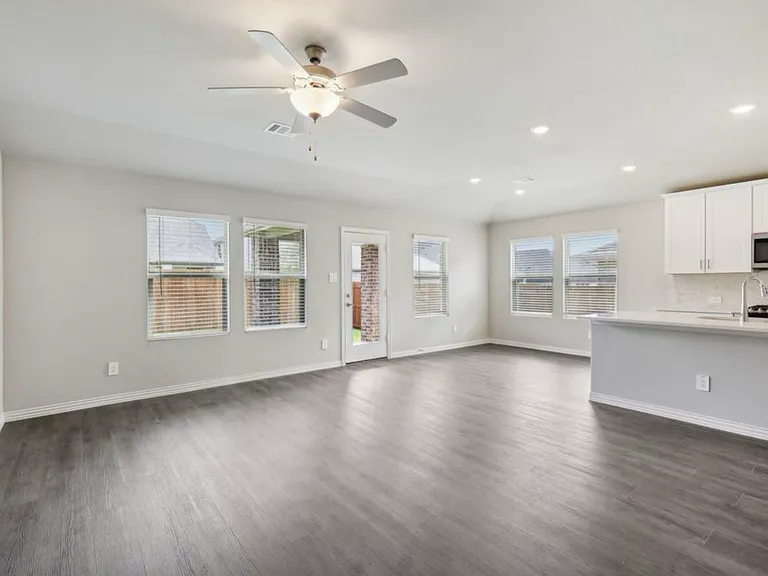 612 Huntley Dr — Photo 16