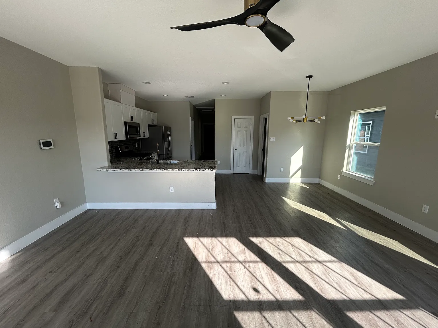 3 bed, 1235 sqft, $1,700 — Photo 3