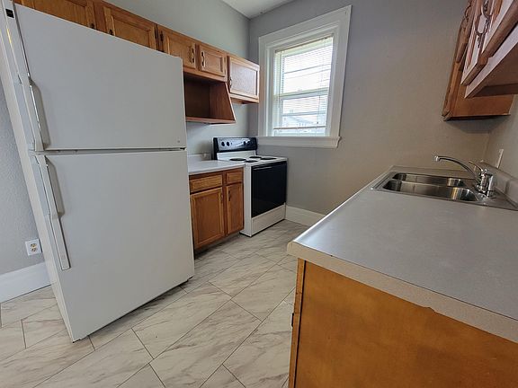 3rd image of 412 Franklin St #3
