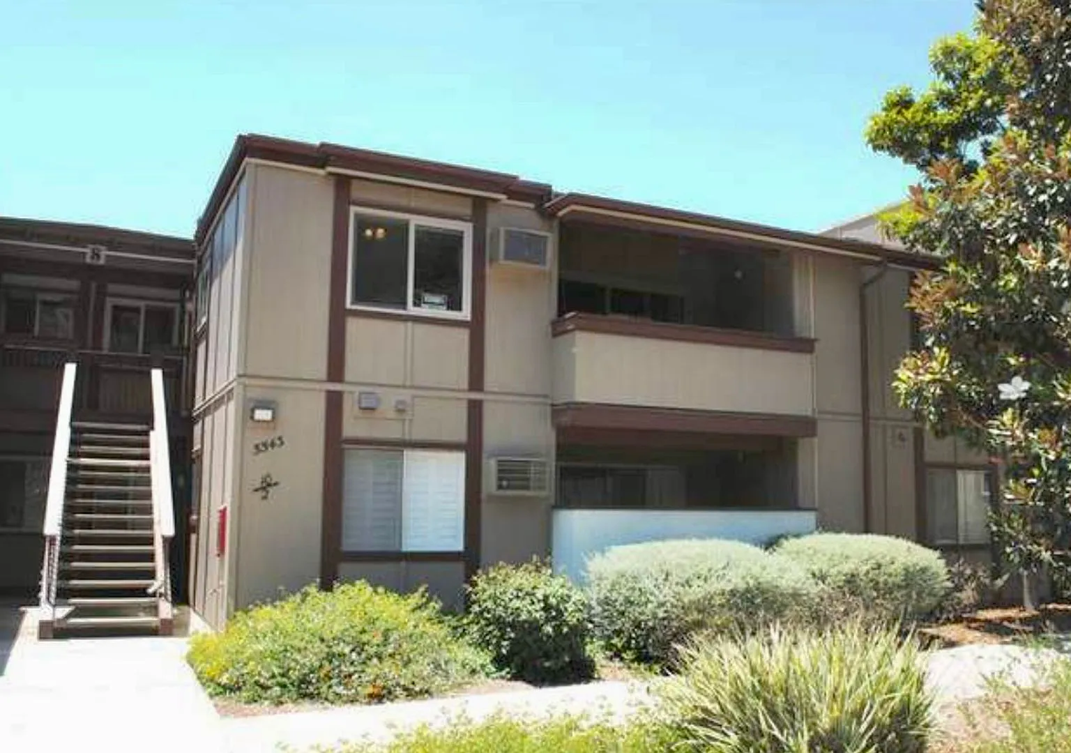Beautifully remodeled 2 bedroom, 1.5 bathroom condo! — Photo 1