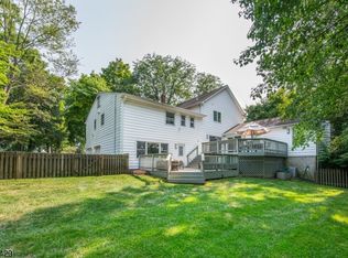 27 Cherry Hill Rd, Livingston, NJ 07039