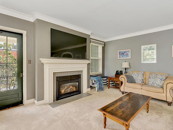 4th image of 817 Mount Vernon Ave