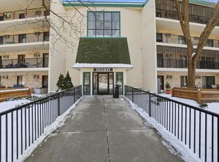 10531 Cedar Lake Rd APT 312, Minnetonka, MN 55305