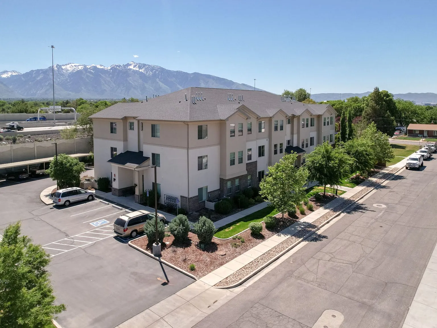 Grand at Midvale — Photo 3