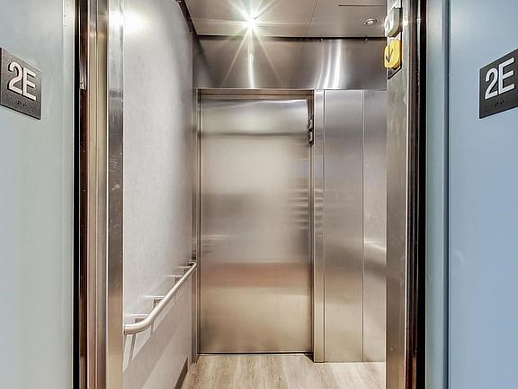 2nd image of 1500 W Grand Ave APT 2E
