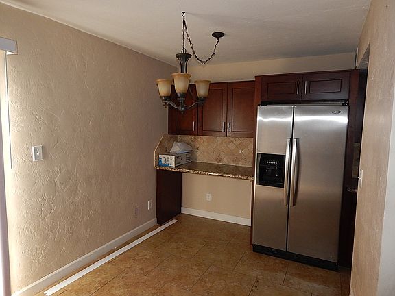 3rd image of 1022 E Diamond Dr
