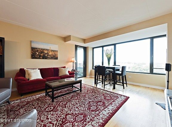 3rd image of 900 Chicago Ave Unit 504