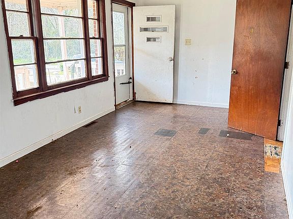 3rd image of 205 Jewel St