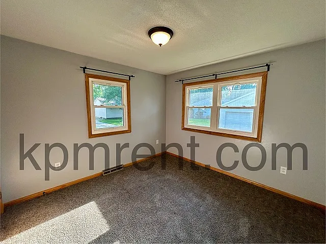 103 W 6th St — Photo 7