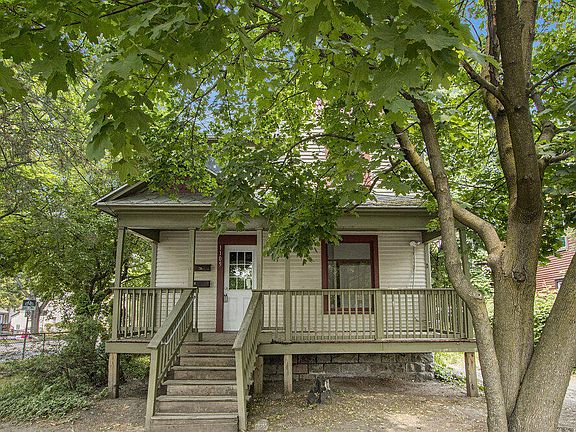 3rd image of 1105 Lake St