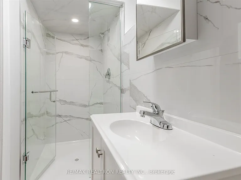 20 Castleton Ave #LOWER — Photo 15