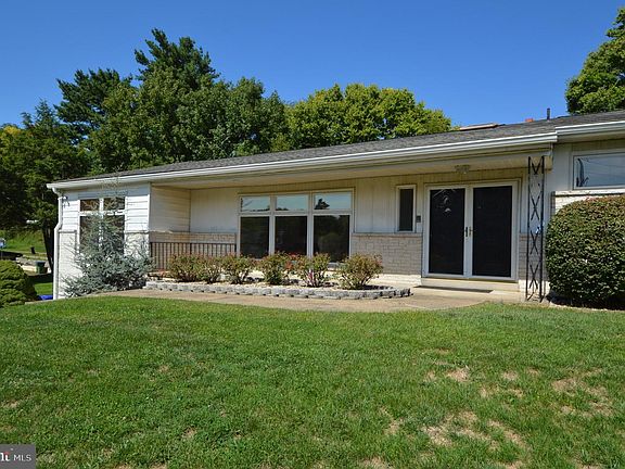2nd image of 1406 Regency Cir